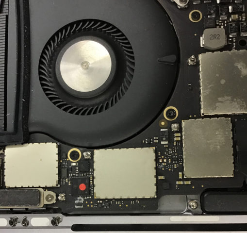 Macbook Pro の水没修理